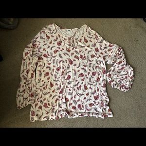 Cute detail on loose sleeves